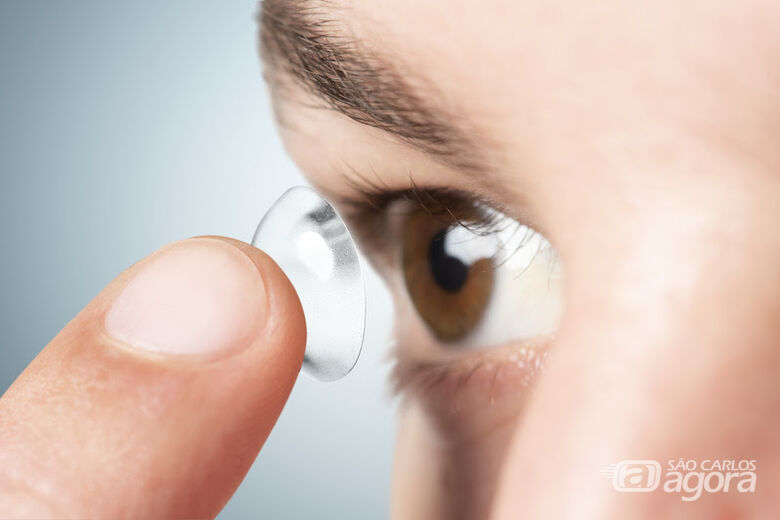 Breno Barth, oftalmologista do Hapvida NotreDame Intermédica, fala sobre os cuidados com as lentes de contato (Crédito: Banco de Imagem/Freepik) -