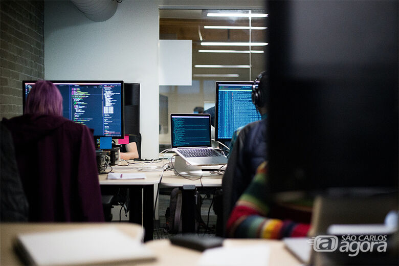 Os estagiários selecionados serão remunerados mediante bolsa de complementação educacional - Crédito: Hack Capital em Unsplash