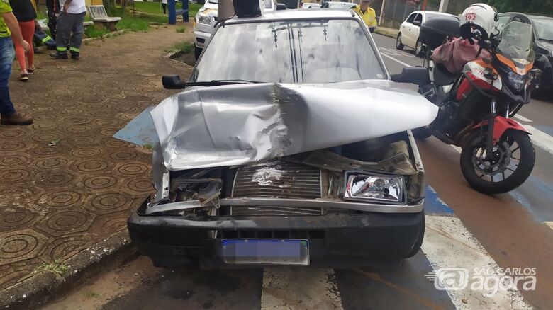 Pancada causou grandes danos ao carro envolvido no acidente - Crédito: Maycon Maximino