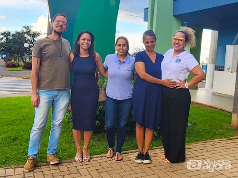 Amanda Affonso Vieira, Coordenadora da Assistência Social, membros do Saica e pesquisadores da Aldeia Infantil - Crédito: Divulgação