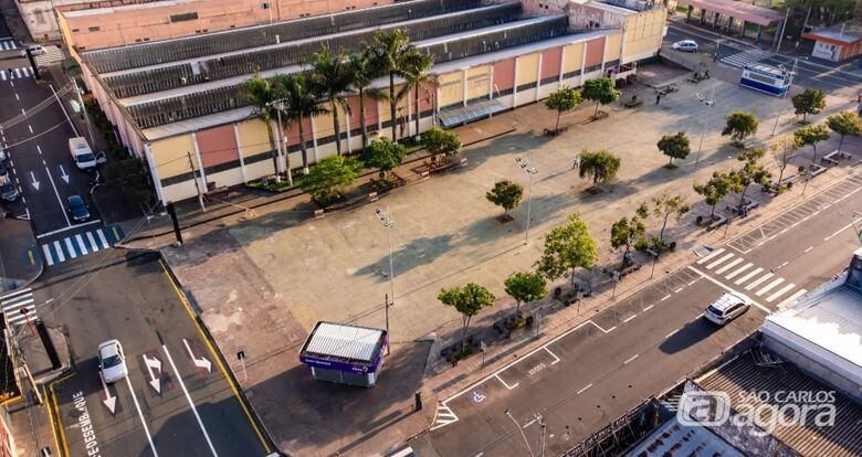 Secretaria de Trânsito autoriza estacionamento de carros na praça do Mercadão - Crédito: Divulgação/PMSC