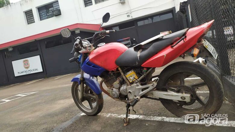 Moto produto de furto estava em poder de um adolescente - Crédito: Maycon Maximino