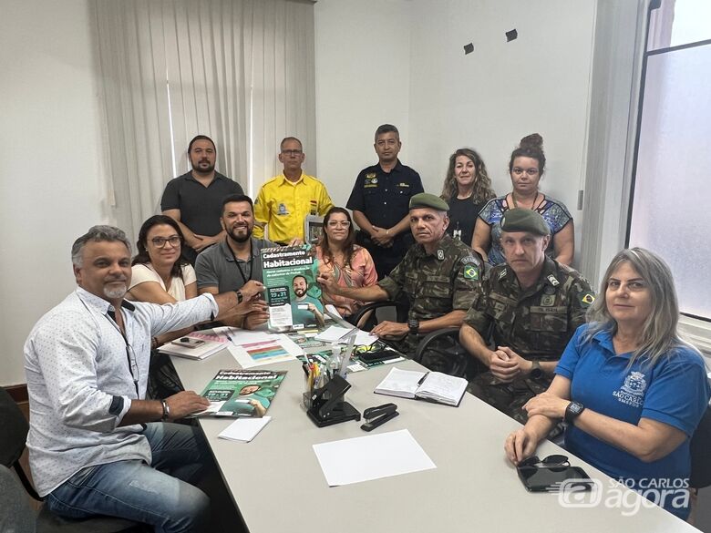 Rodson recebe visita de representantes que irão colaborar nos dias do cadastramento habitacional - Crédito: Divulgação