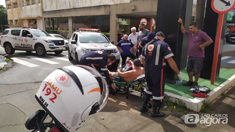 Um dos pilotos, ferido, foi socorrido até a Santa Casa - Crédito: Maycon Maximino