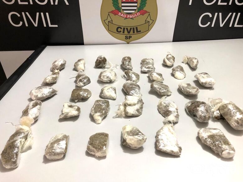 A droga apreendida pelos policiais civis da Dise - Crédito: Divulgação