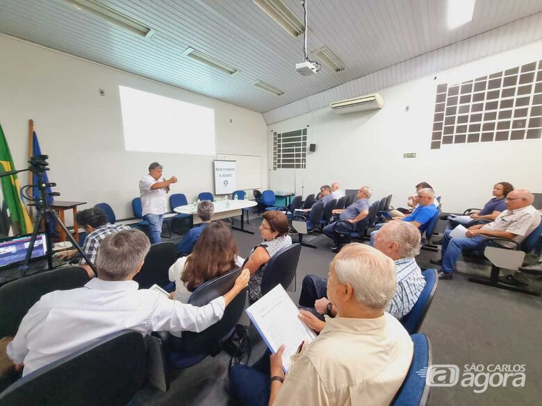 Secretário João Muller apresentou na AEASC diagnóstico sobre enchentes em São Carlos -