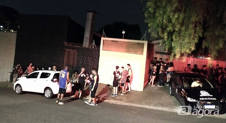 GM e departamento de fiscalização interditam festa em república no Cidade Jardim - Crédito: divulgação