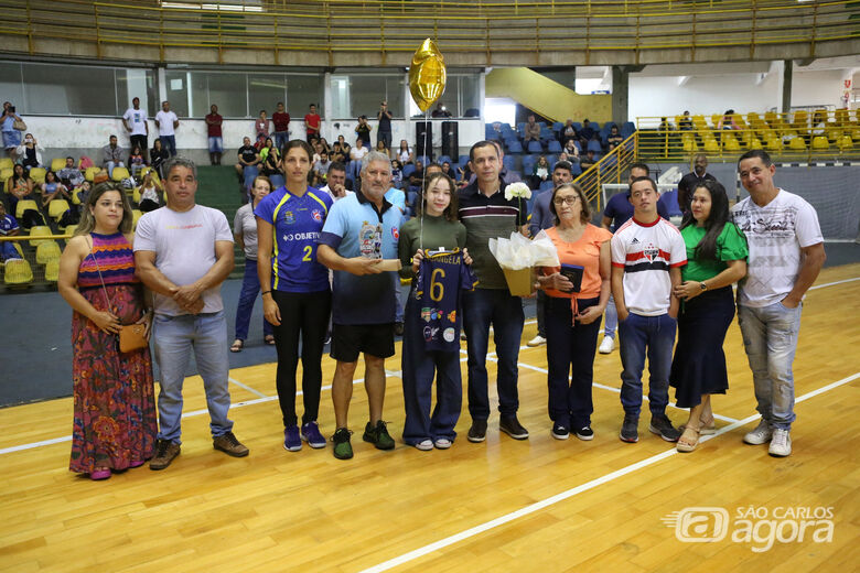 Muita emoção e comoção: Marido e filha de Elisângela Rebordões foram homenageados na abertura da Copa AVS/Smec - Crédito: Ze_Photografic