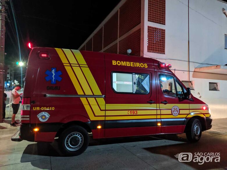 Resgate do Corpo de Bombeiros chegando na Santa Casa - Crédito: arquivo