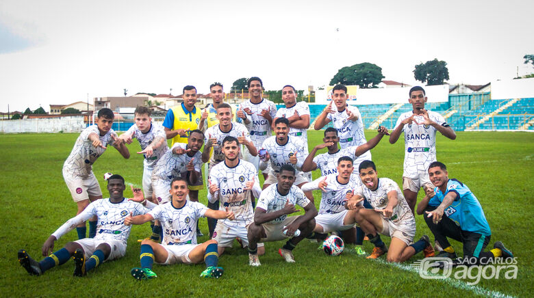 Equipe sub20 comemora a expressiva goleada na estreia: agora é superar o Rio Claro - Crédito: Izaque Lourival