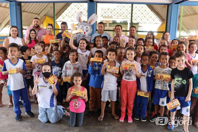 Prefeitura entrega 20 mil caixas de chocolate para alunos da rede municipal de ensino e de projetos educacionais - Crédito: divulgação