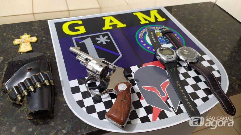 A arma de fogo que estava com o suspeito e foi detido pela GM - Crédito: Maycon Maximino