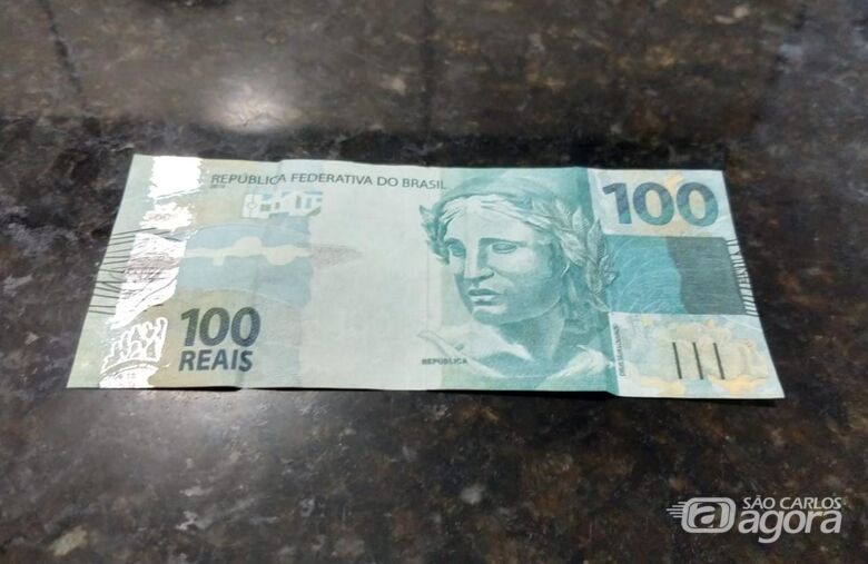 Nota falsa de R$ 100 acabou em confusão entre motorista de APP e cliente - Crédito: Maycon Maximino