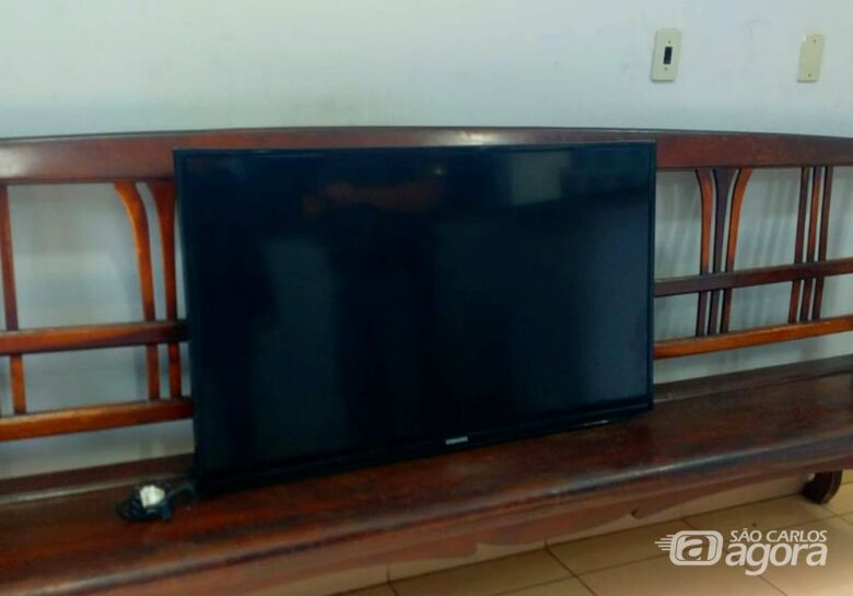 TV estava abandonada em um sobrado no Romeu Tortorelli - Crédito: Maycon Maximino