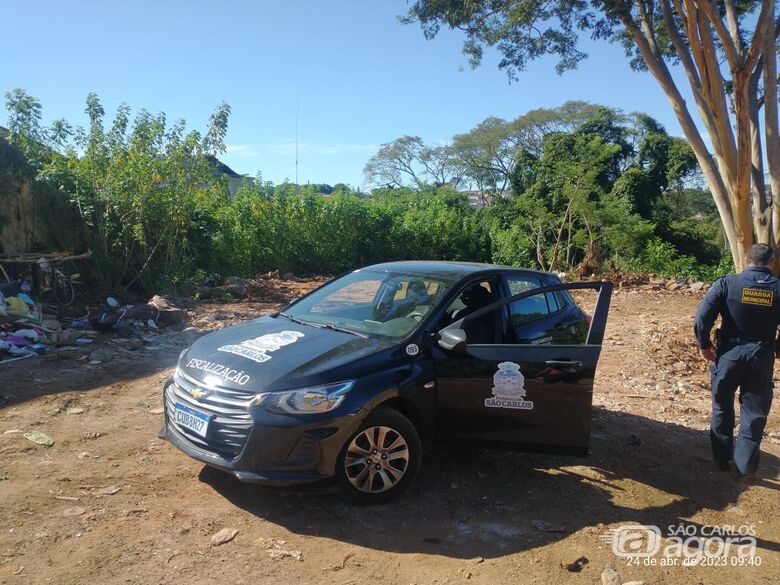 PM, GM e fiscalização realizam operação em depósito de sucatas - 