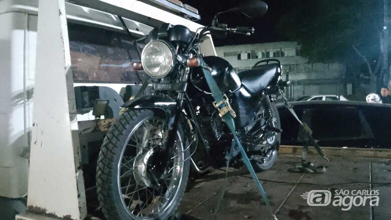 A moto estava estacionada no CDHU - Crédito: Divulgação