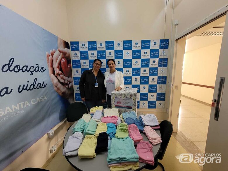 Loja Castelo Encantado entrega à maternidade roupinhas de bebê arrecadadas durante campanha solidária - Crédito: divulgação