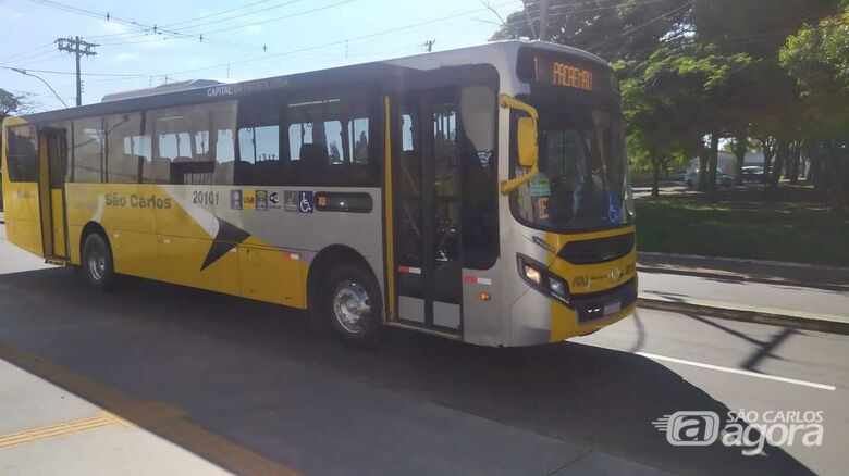 Ônibus da Rigras transita pela avenida São Carlos -