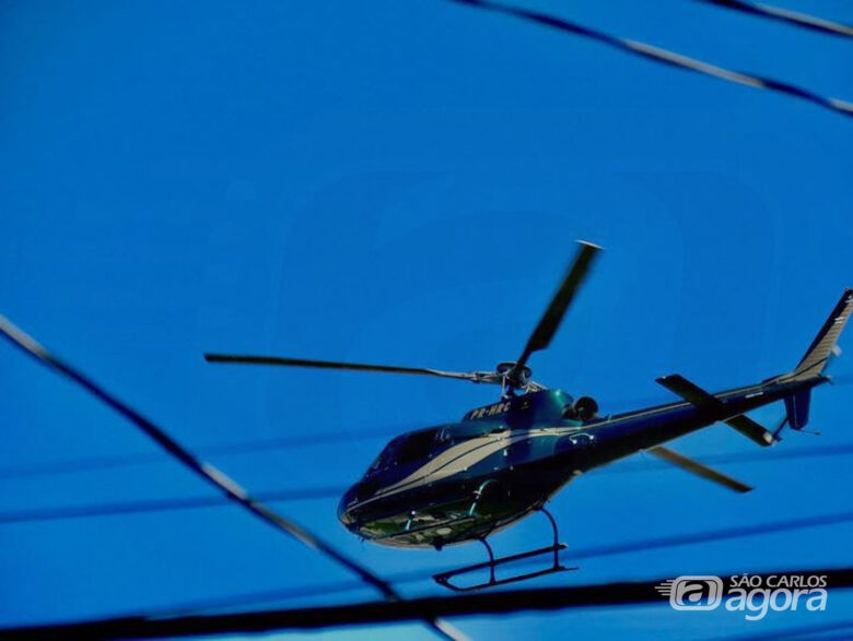 Helicóptero PR-HRC sobrevoando São Carlos - Crédito: @retitralha