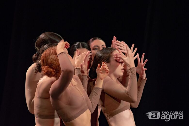 ImprovisAR-te apresenta "Os Espelhos da Cabeça" nesta quarta (03) no Teatro Municipal -