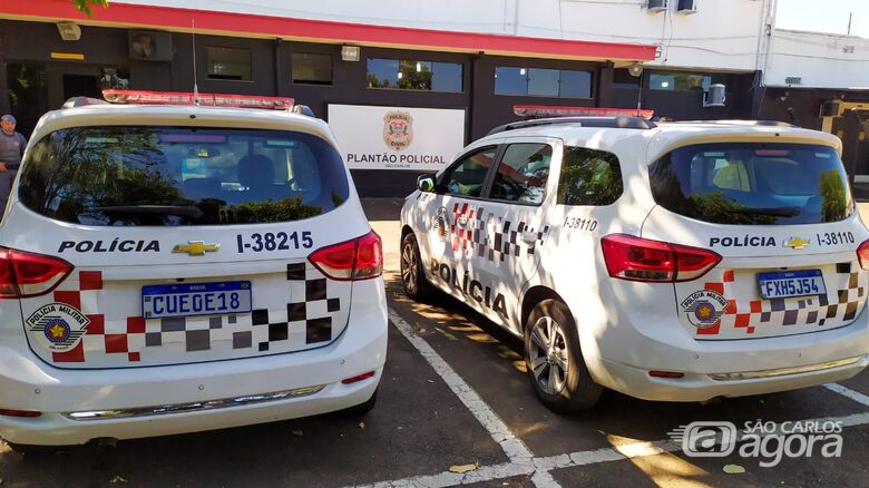 Viaturas Polícia Militar no Plantão Policial - 