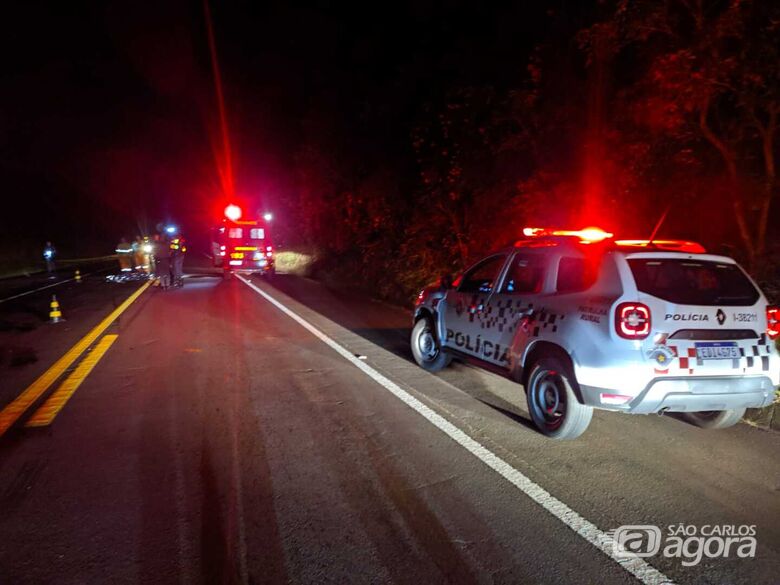 Homem morre atropelado por caminhão na SP-215, em São Carlos - Crédito: Maycon Maximino