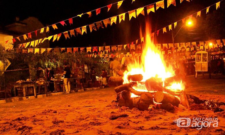 Fogueira festa junina - Crédito: PREFEITURA MUNICIPAL DE BAEPEND/Direitos reservados