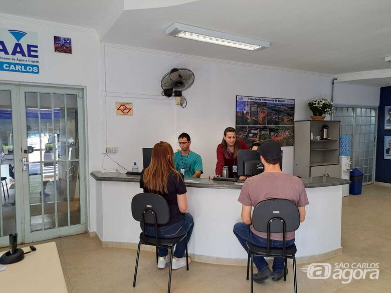 Em todas as unidades, os moradores podem pedir ligação inicial de água e esgoto, entre outros serviços - Crédito: Divulgação