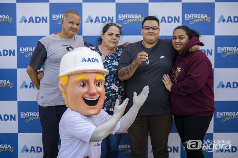 A entrega das chaves é a etapa mais emocionante para os clientes da ADN Construtora. - 