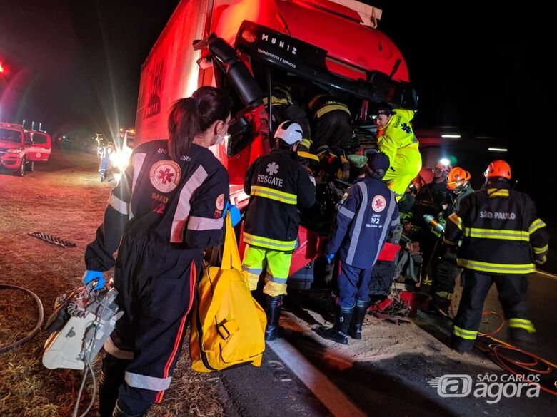 Acidente entre caminhões deixa um morto na Washington Luís em São Carlos - Crédito: Maycon Maximino