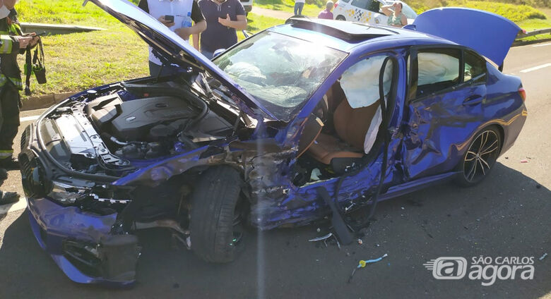 BMW ficou destruída após o forte impacto na SP-318 - Crédito: Maycon Maximino