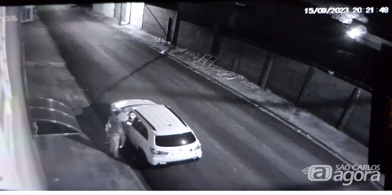 Dupla rende mulher e rouba carro importado no Jardim São Paulo - Crédito: Reprodução