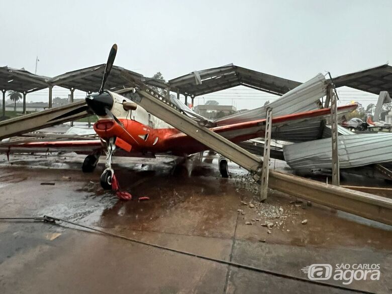 Temporal danifica aviões na Academia da Força Aérea em Pirassununga  - Crédito: Redes sociais 