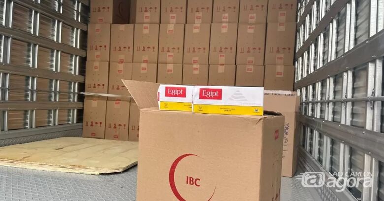 Dupla é detida com carga de cigarros suspeita na SP-310 em Ibaté - Crédito: Araraquar Agora