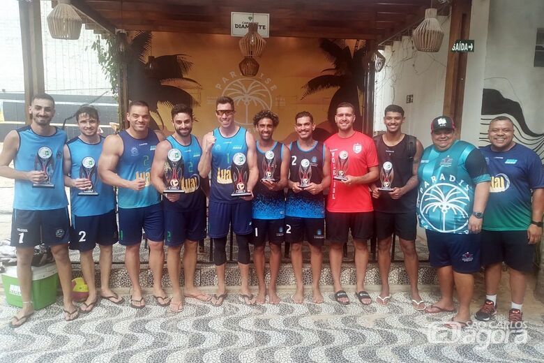 São-carlenses comemoram a taça conquistada no campeonato da APV - Crédito: Divulgação