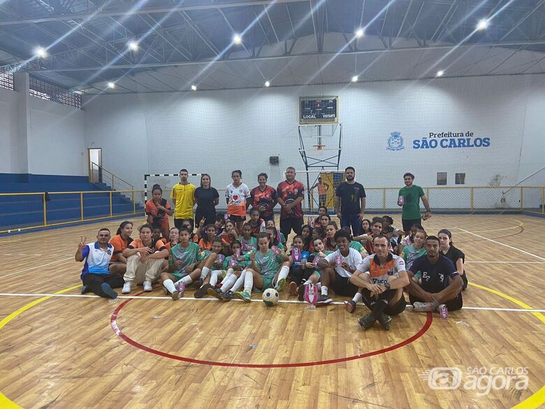 Atletas que participaram da competição: meta é incentivar o futsal feminino em São Carlos e região - Crédito: Divulgação