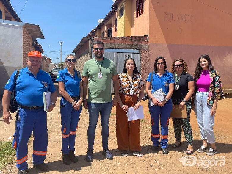 Prohab e Defesa Civil visitam moradias do São Carlos 8 - Crédito: Divulgação