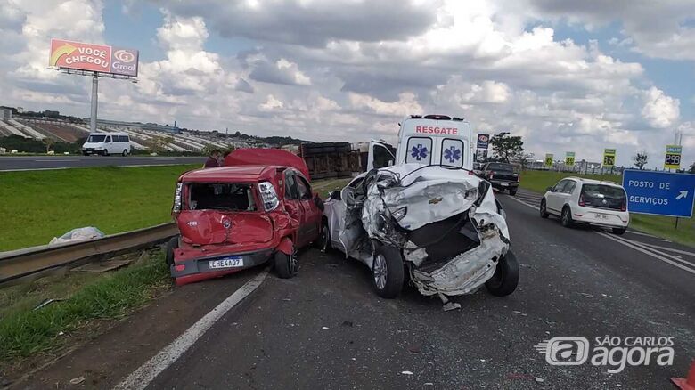Acidente deixa ao menos 7 feridos na Washington Luís, em São Carlos - Crédito: Maycon Maximino
