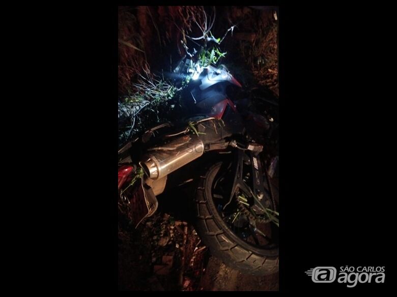 Moto BMW furtada em São Carlos é recuperada após perseguição em Porto Ferreira  - Crédito: colaborador