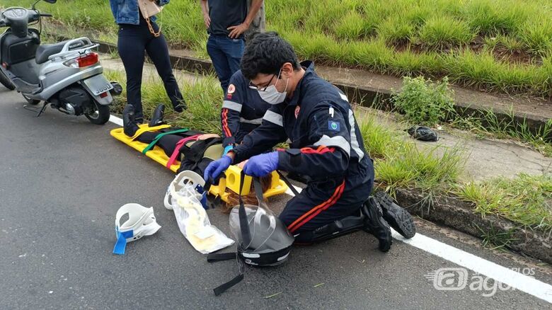 Motociclista recebe atendimento do Samu após acidente - Crédito: Maycon Maximino