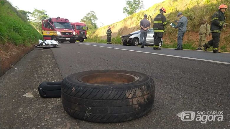 Motorista é ejetado para fora de carro e morre após capotamento na SP-215 em São Carlos - Crédito: Maycon Maximino