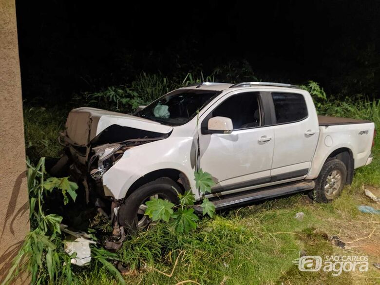S10 colidiu contra um muro com violência - Crédito: Maycon Maximino