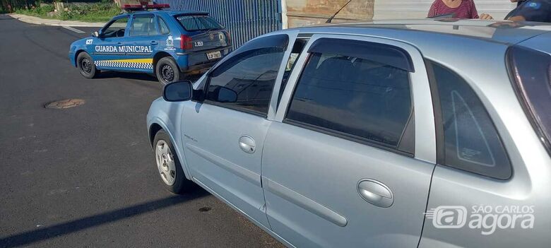 Carro furtado é encontrado danificado na Vila Isabel - 