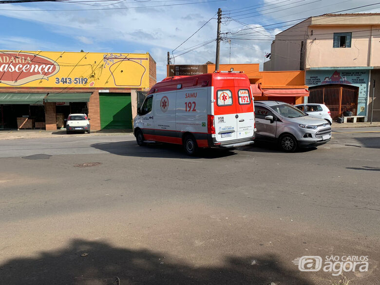 Colisão entre dois carros deixa mulher ferida na Vila Prado - Crédito: Lourival Izaque