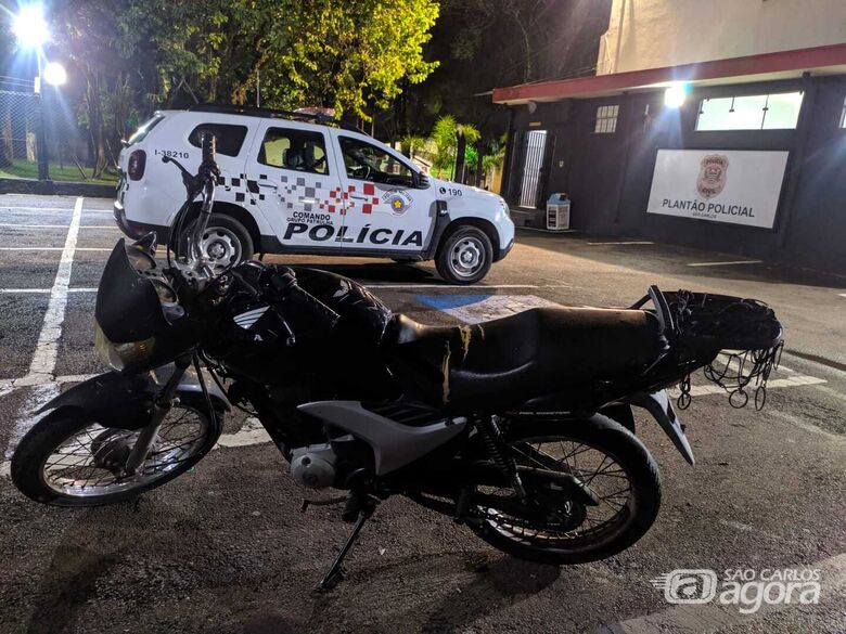 Moto furtada foi abandonada em mata no Aracy II - Crédito: Maycon Maximino