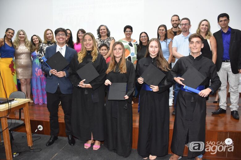 Homenagem da Prefeitura marca a colação de grau dos alunos que vão representar São Carlos na COP28 - Crédito: Divulgação
