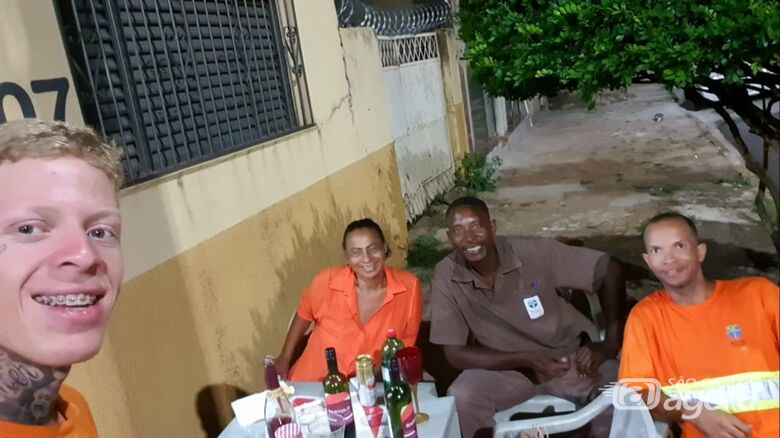 Há seis anos, moradora de São Carlos homenageia coletores de lixo com ceia de natal - Crédito: arquivo pessoal