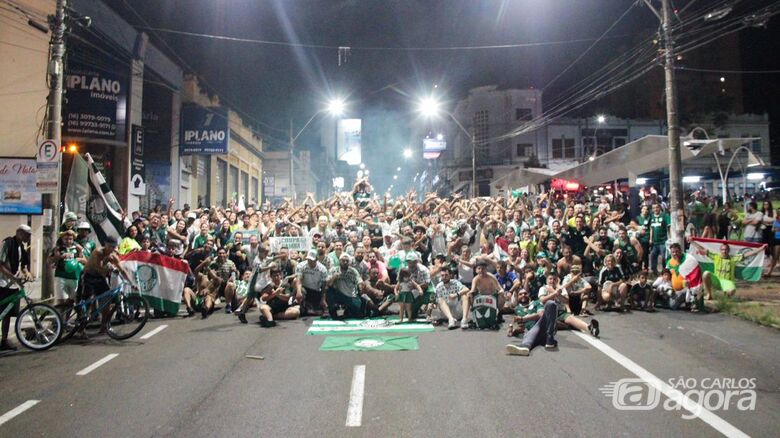 Teve “festa no chiqueiro”: palmeirenses comemoram o 12º título brasileiro do Palmeiras - Crédito: Lourival Izaque
