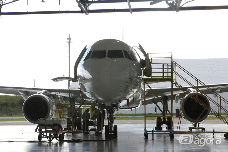 Avião no Centro de Manutenção Latam - Crédito: Marcio David/arquivo