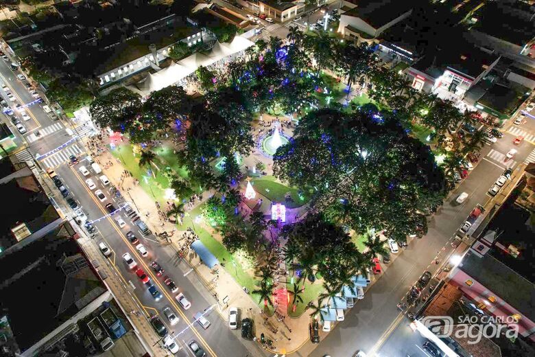 “Natal de Luzes e Sons Ibaté 2023” teve final de semana agitado na Praça Central - Crédito: Divulgação